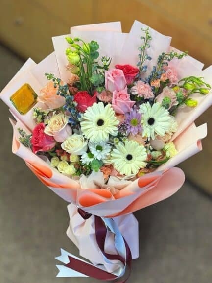 Petal Dream Hand-Tied Bouquet - Imagen 2